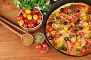 طريقة عمل بيتزا الخضروات بمكونات صحية وشهية لأطفالك 
