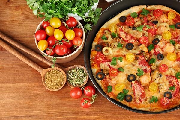 طريقة عمل بيتزا الخضروات بمكونات صحية وشهية لأطفالك 