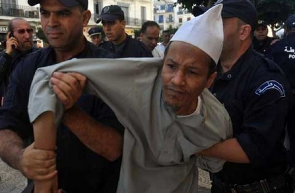 إلغاء الانتخابات في الجزائر بعد الفوز الساحق للإسلاميين