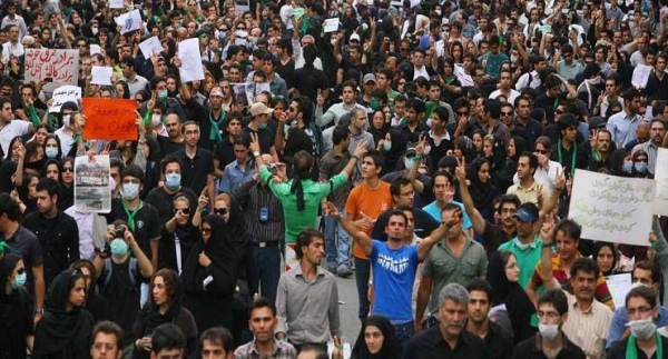 إيران تتآكل من الداخل.. هل من ثورة ؟