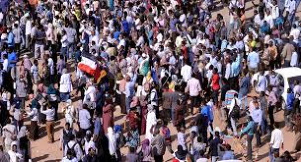 المشهد السوداني.. بين الانقلاب والثورة