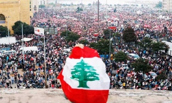 مثقلا بالأزمات.. لبنان يغادر 2019 ويخشى “المحظور” في 2020