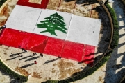 الاقتصاد وكورونا يقضيان على الطبقة الوسطى في لبنان.. هل اقترب مصير تيتانيك؟